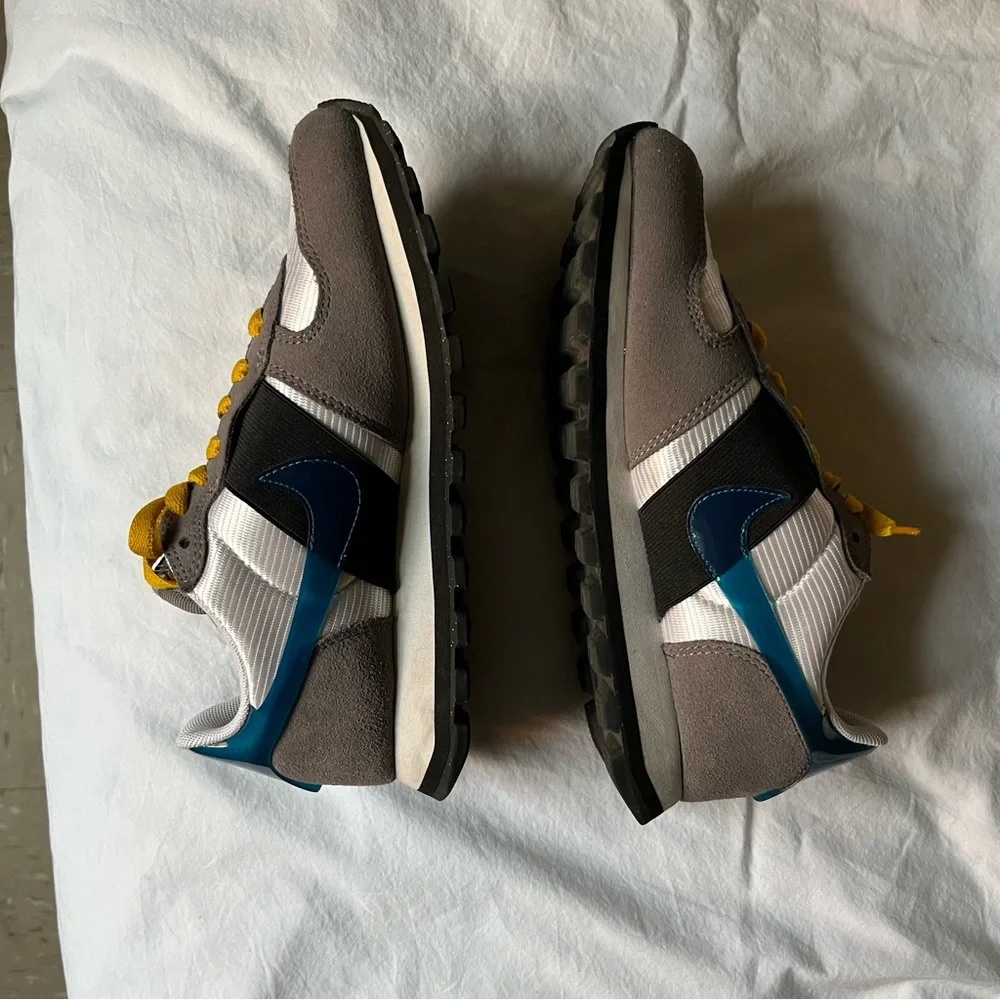 Nike V- Love O.X. - Picture 3 of 7
